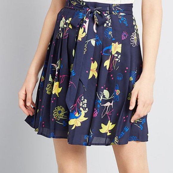 New without tags !DINOSAUR! print pleated skirt from ModCloth - Picture 1 of 12